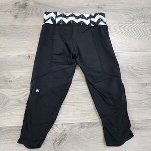 Lululemon Chevron‎ Black White Crop Capri Pants Women's size 6 Athletic